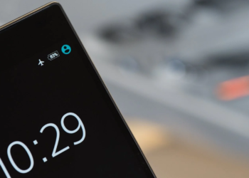 Close-up of a dark phone screen corner showing 10:29, airplane mode, and 83% battery icons