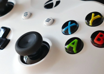 Close-up of a white Xbox controller showing the A, B, X, Y face buttons and joystick